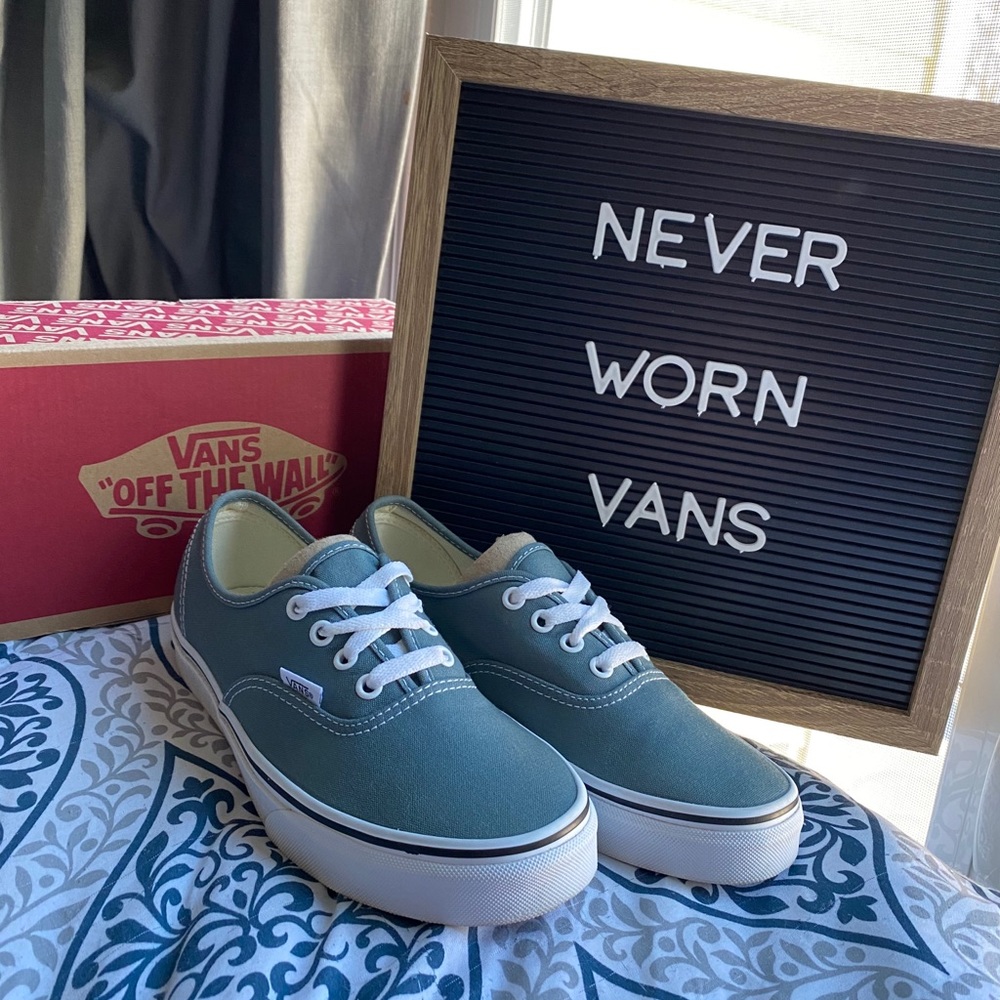 NWOT Vans Authentic